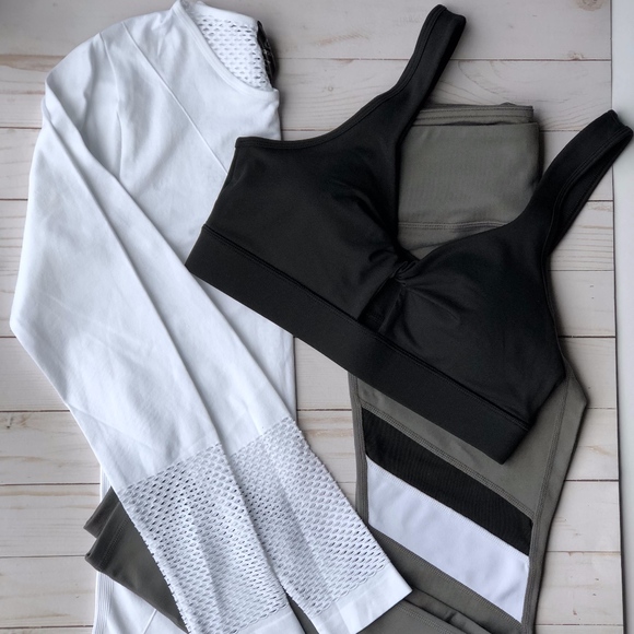 Other - FRONT TWIST SPORTS BRA